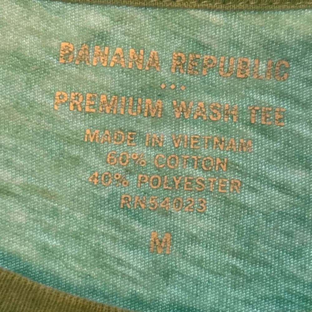 Banana Republic Men's premium wash Short Sleeve greenTee size medium